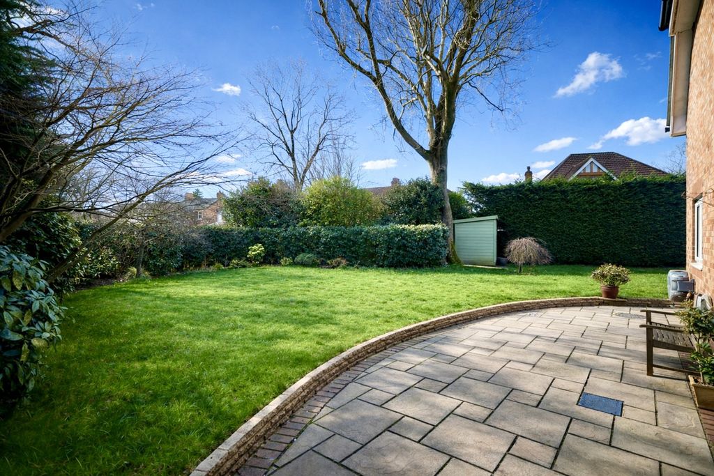 Property photo 2 of 21