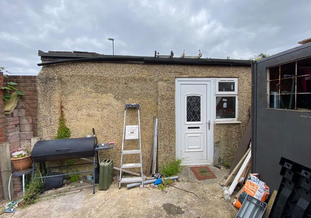 Property photo 1 of 3