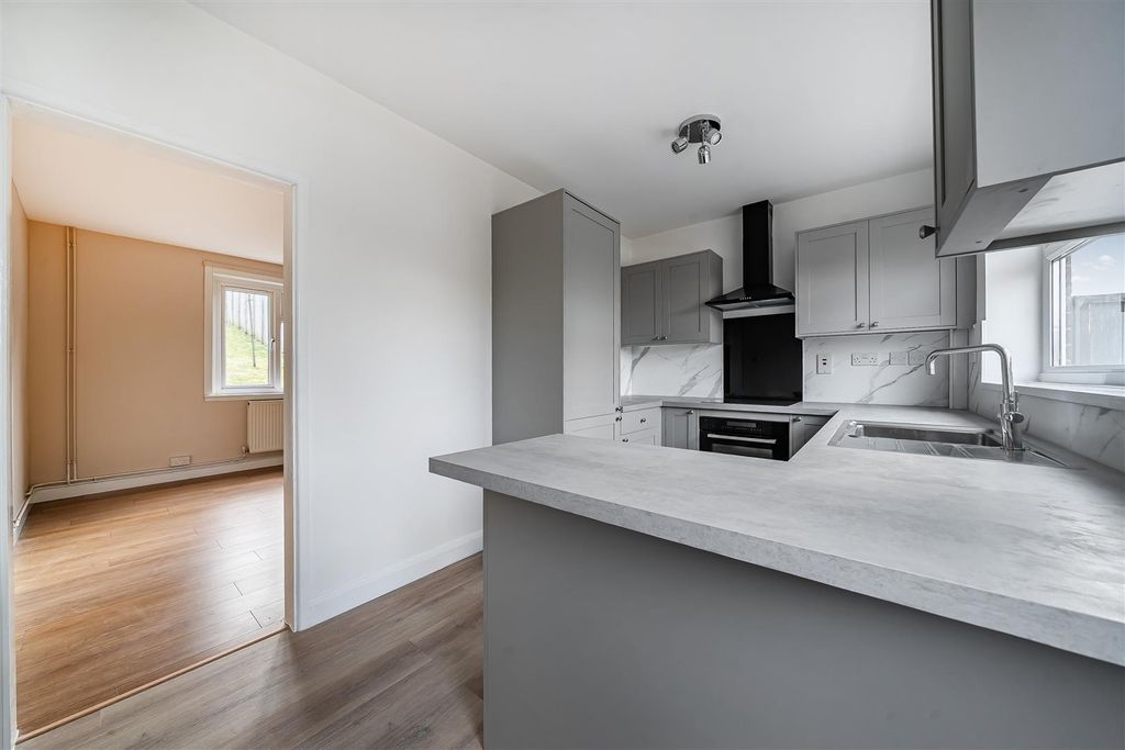 Property photo 3 of 21 1418444-13-699Efeaf05152.Jpg