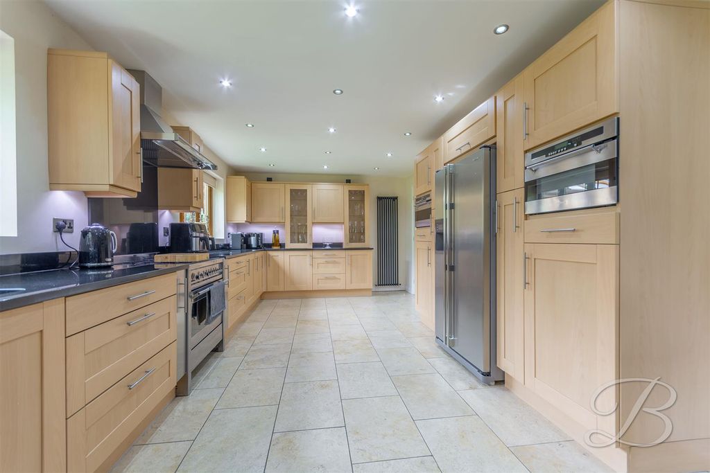 Property photo 2 of 27 Kitchen