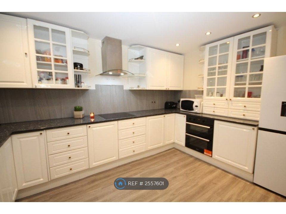 Property photo 3 of 4 Shared Kitchen
