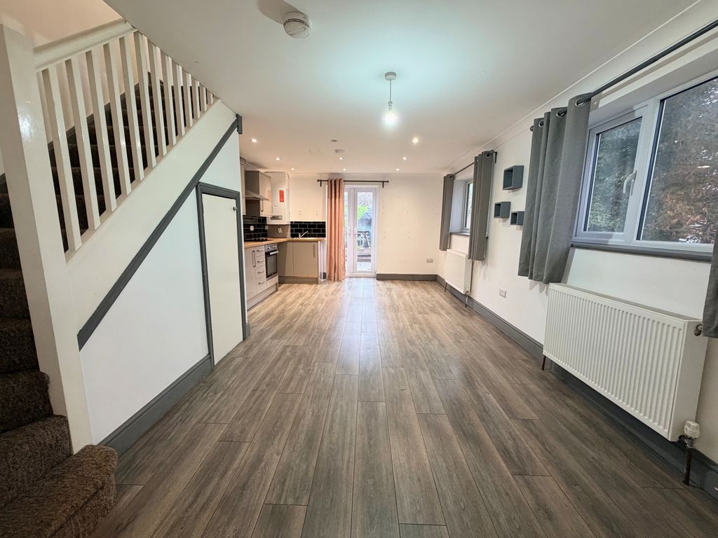 Property photo 3 of 10 Living