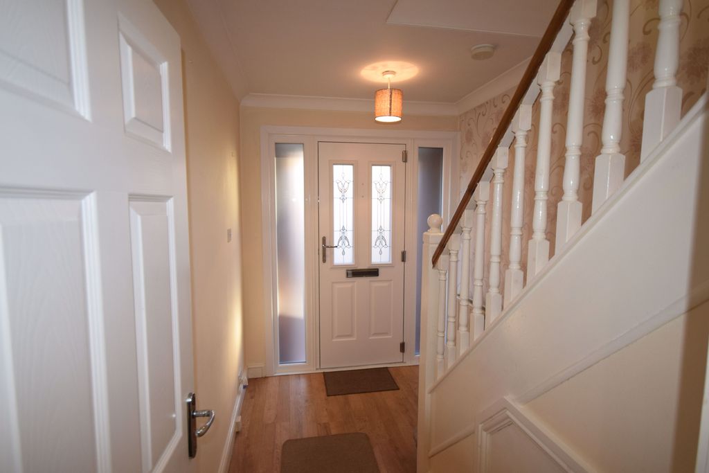 Property photo 2 of 18 Hallway