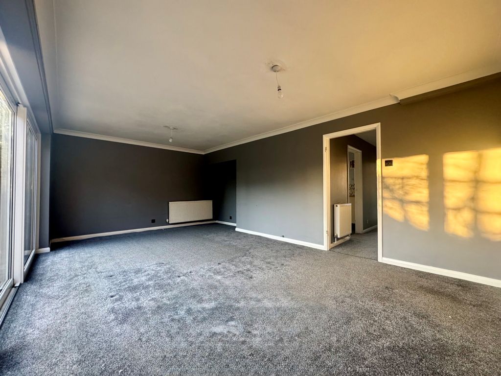 Property photo 3 of 12 Gallery