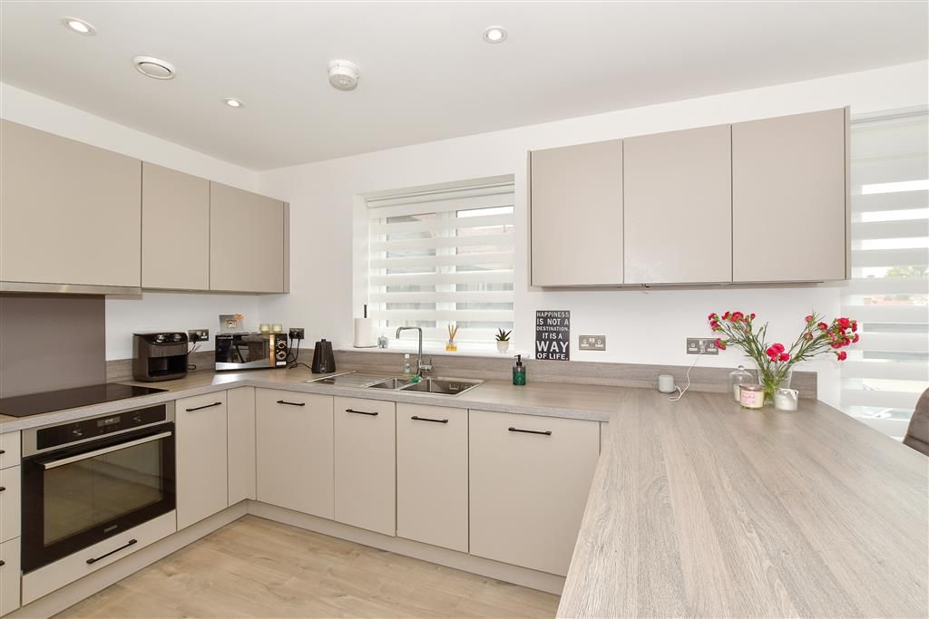 Property photo 3 of 7 Kitchen/ Diner/ Lounge