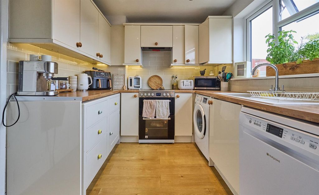 Property photo 3 of 11 Dining Kitchen To Rear