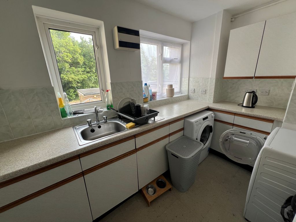 Property photo 3 of 7 Kitchen
