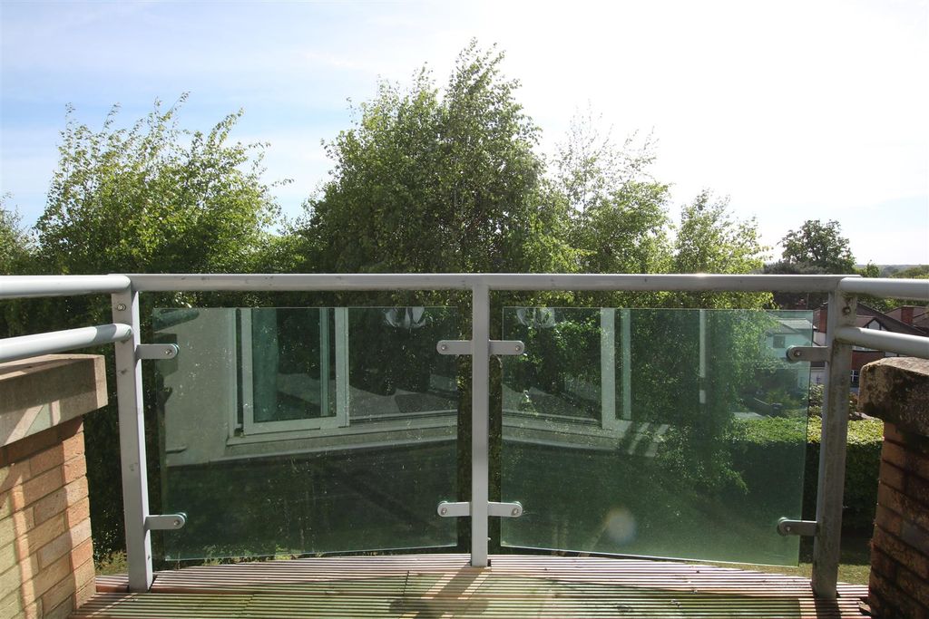 Additional image 4 of 2 bed flat for saleHighbury Drive, Leatherhead KT22