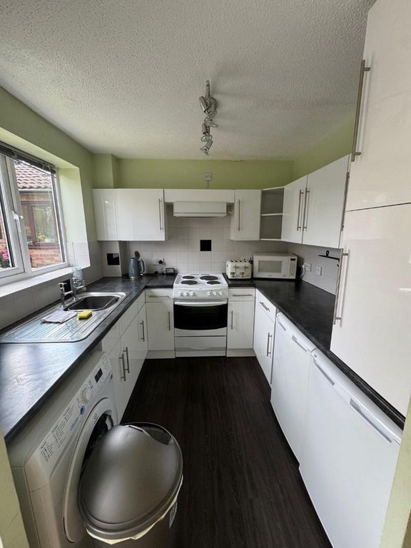 Property photo 3 of 8 Kitchen.Jpg