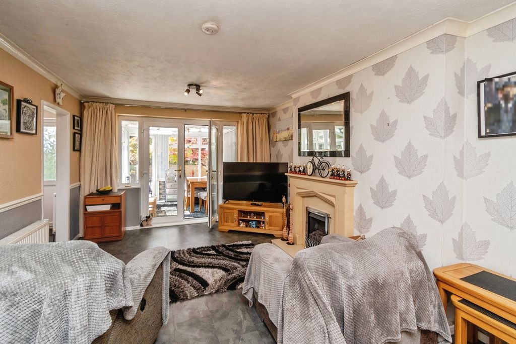 Property photo 2 of 20 Lounge