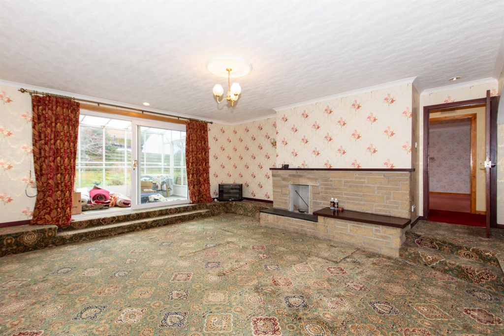 Property photo 2 of 24 Sitting Room