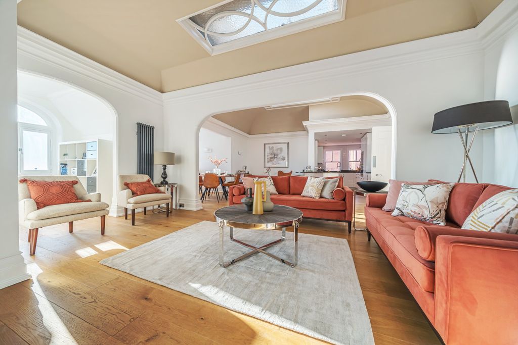 Property photo 2 of 25 Picture No. 30