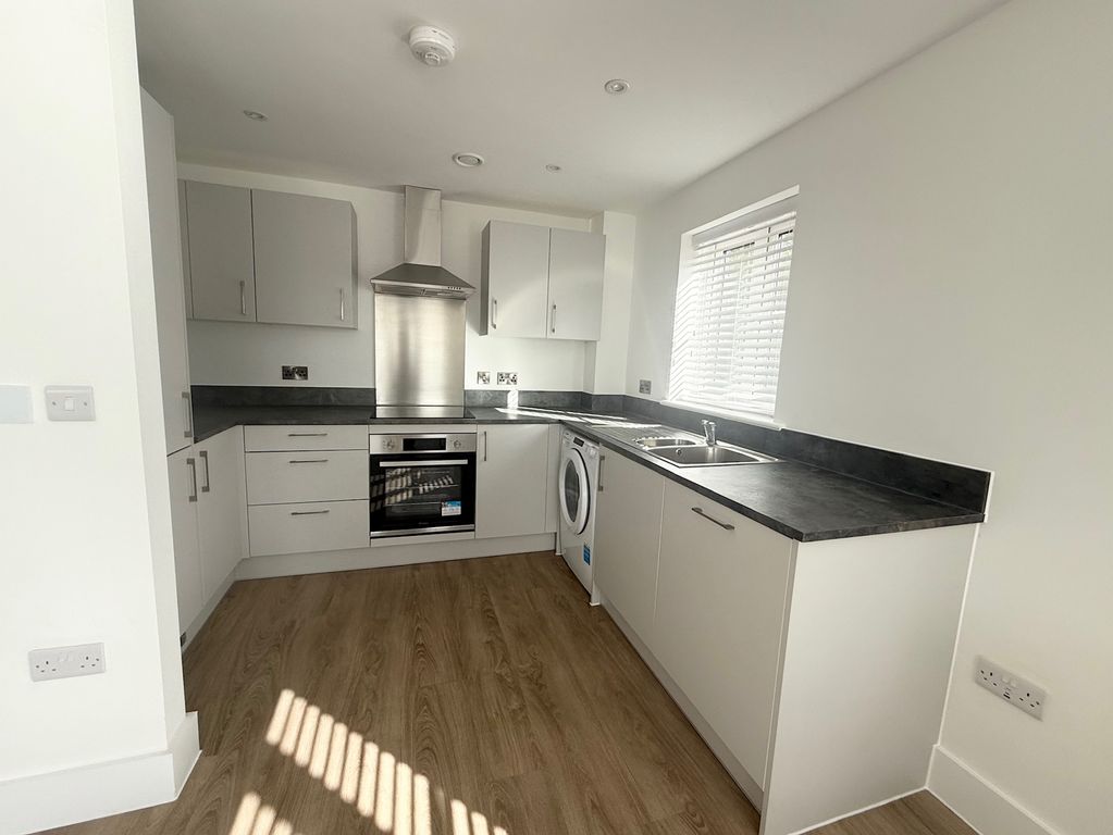 Property photo 3 of 7 Kitchen