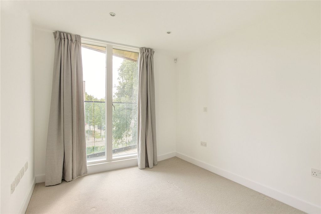 Additional image 7 of 3 bed flat for saleAberdeen Square, Cambridge, Cambridgeshire CB2