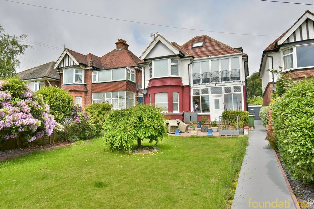 Property photo 1 of 17