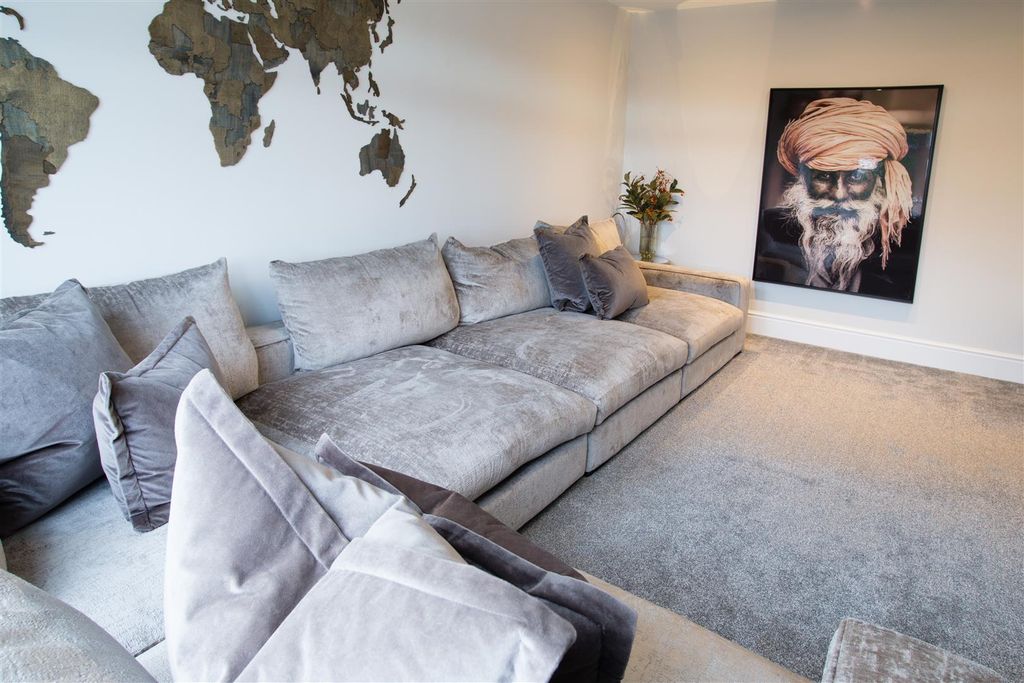 Property photo 2 of 52 Living Room