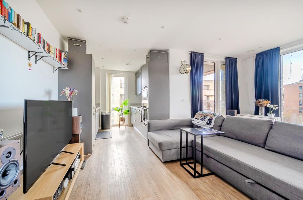 Property photo 2 of 8 Davidson Frost-Wellings, Dfw, Colliford Court, Liv