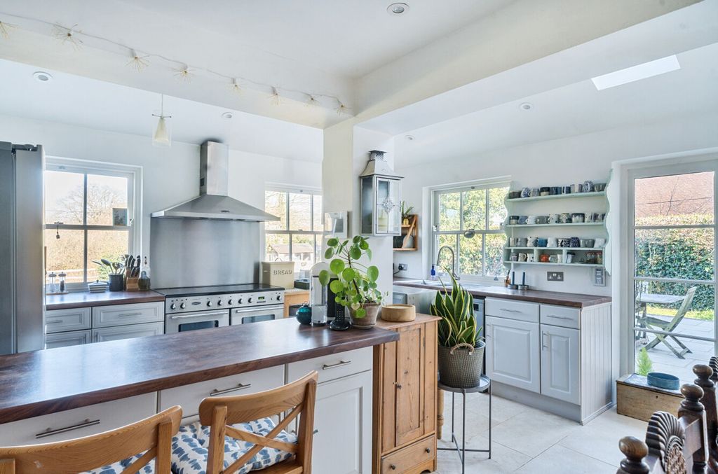 Property photo 3 of 23