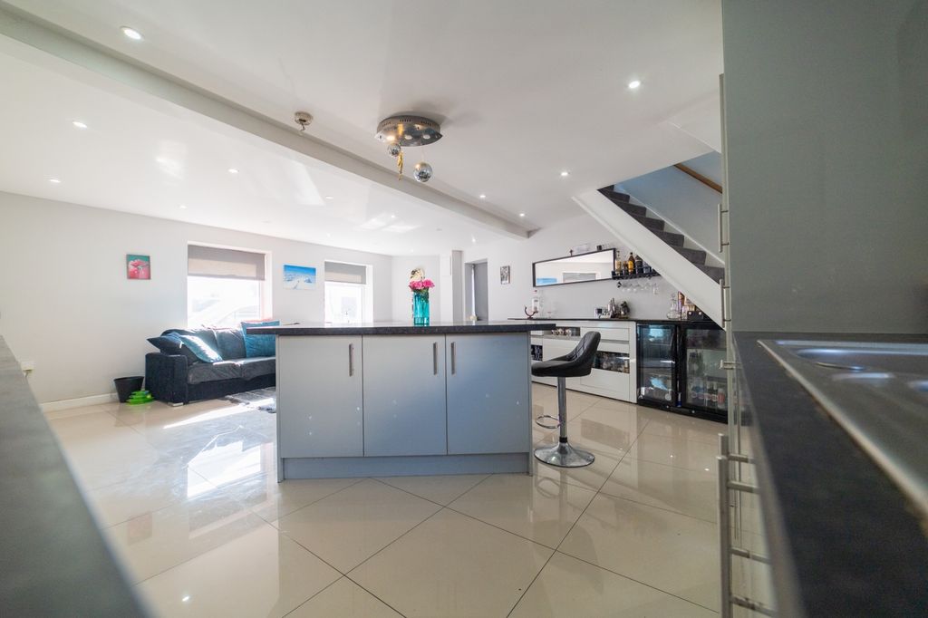 Property photo 3 of 22 Call 02920 454555 To Secure Your Viewing_2