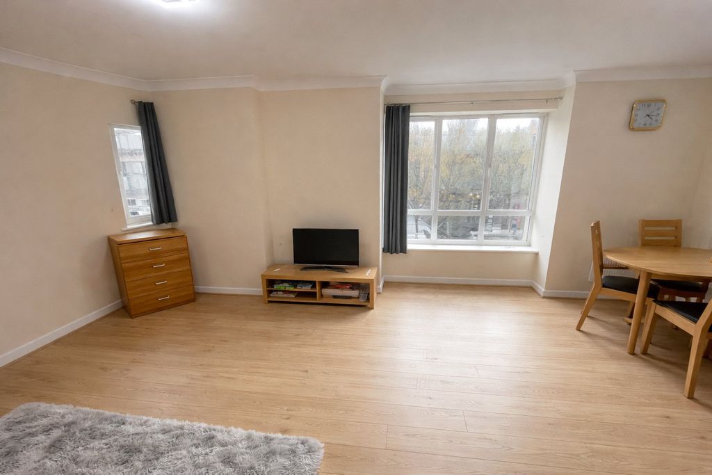 Property photo 2 of 8 Lounge