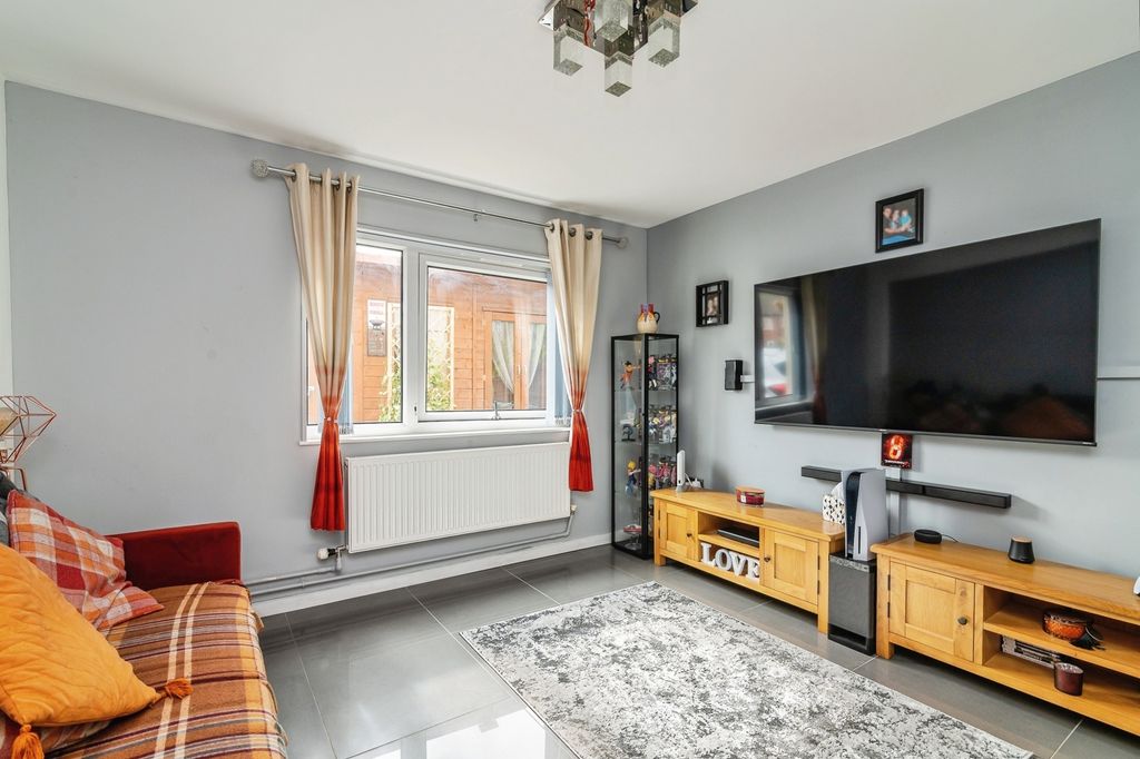 Property photo 3 of 16 Pbox-Img.Jpg