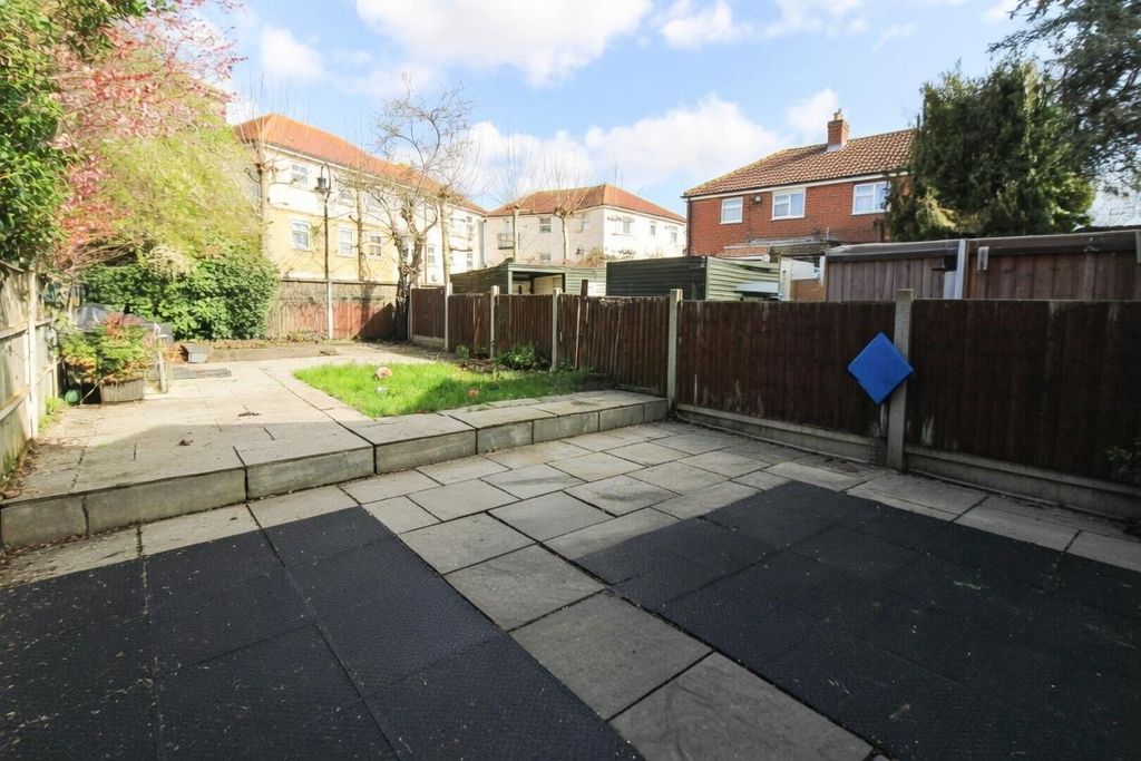 Property photo 2 of 14 Garden