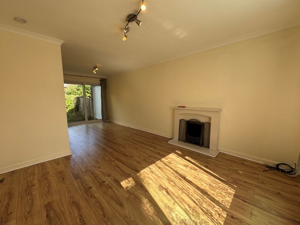 Property photo 3 of 11 Living Room