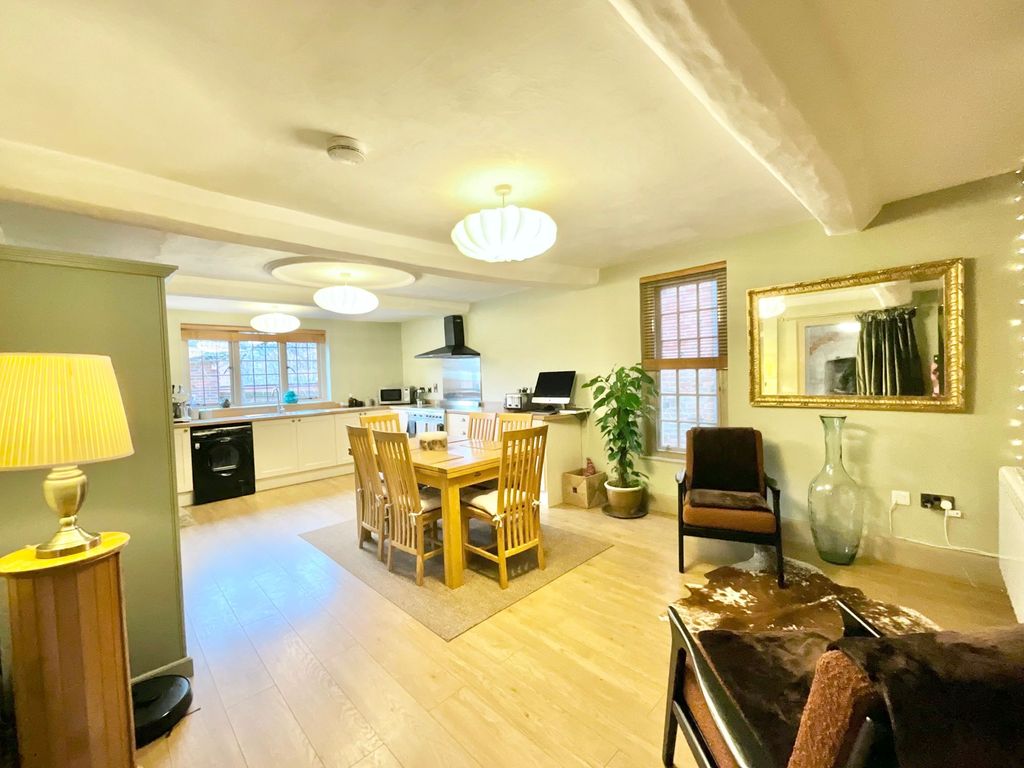 Property photo 2 of 38