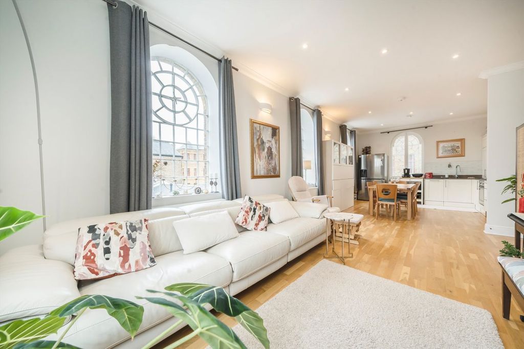 Property photo 2 of 6