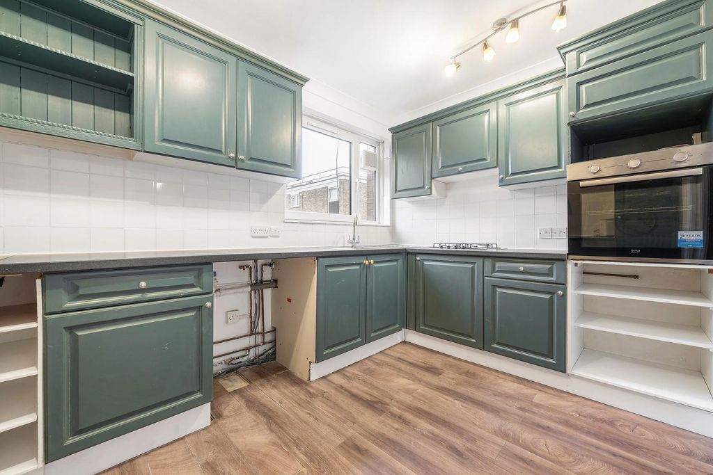 Property photo 2 of 11 Kitchen (2).Jpg