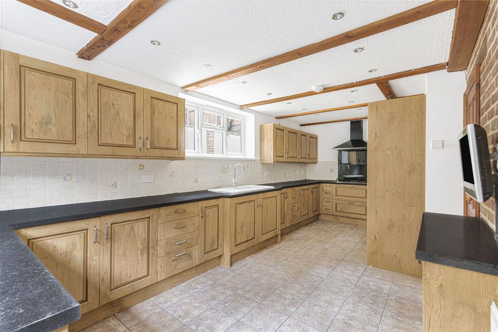 Property photo 3 of 21 Kitchen