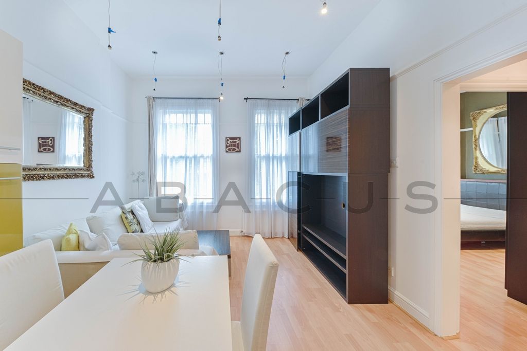 Property photo 3 of 8 Photo 4