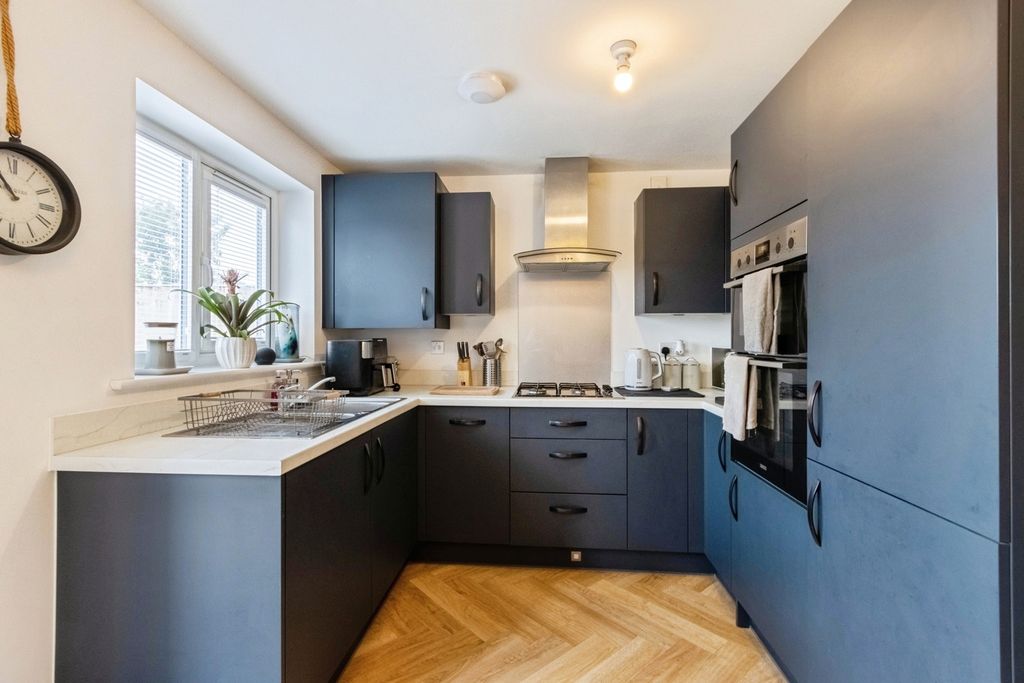 Property photo 3 of 17 Pbox-Img.Jpg