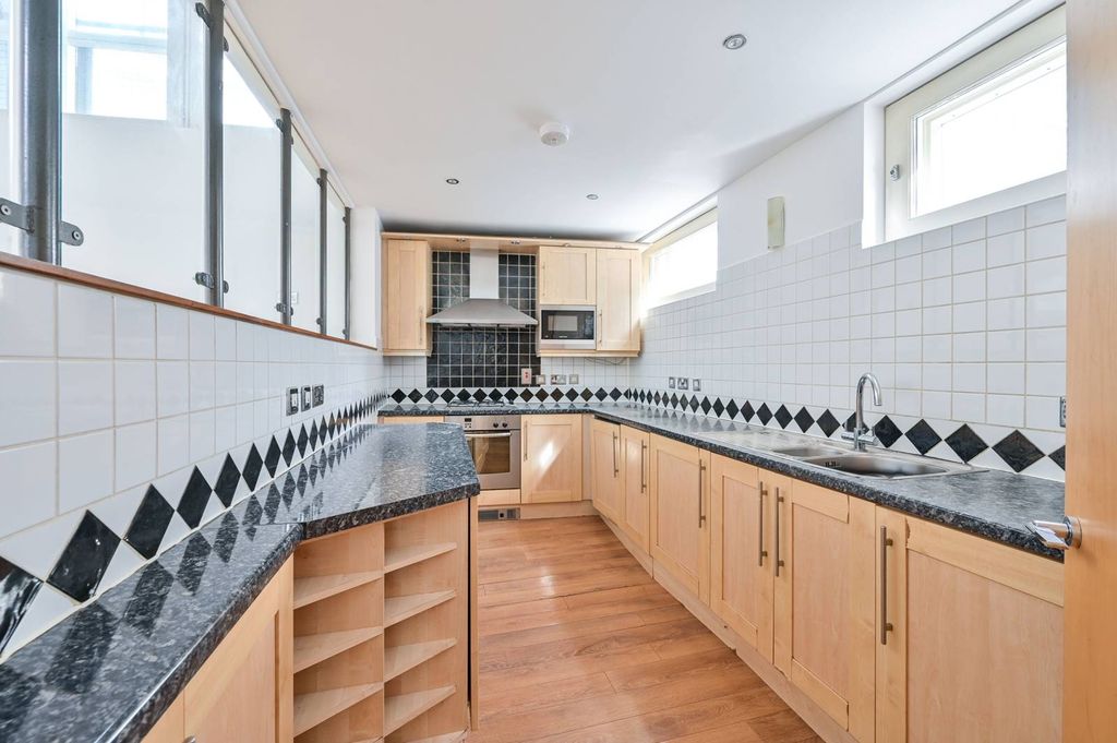Property photo 3 of 14