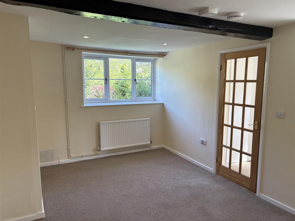 Property photo 3 of 14 Snug