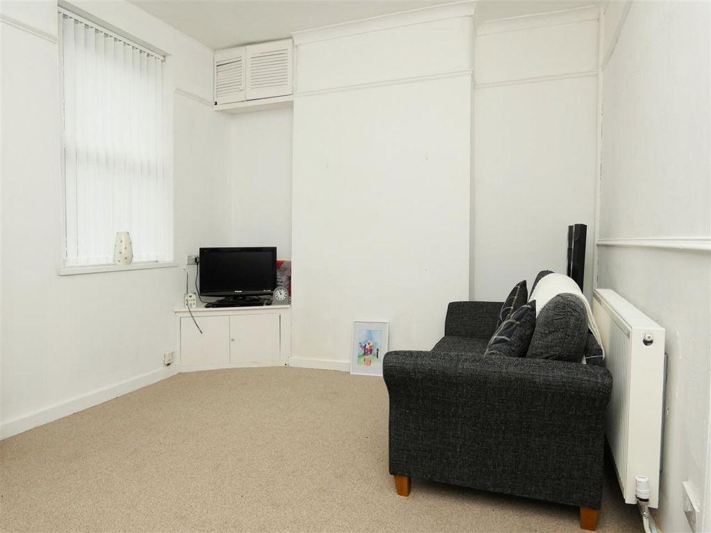 Property photo 2 of 11 Living Room