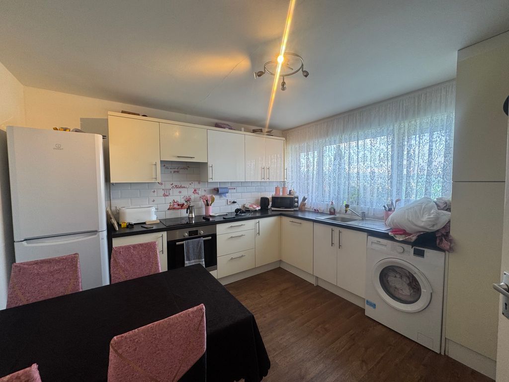 Property photo 2 of 8 Kitchen