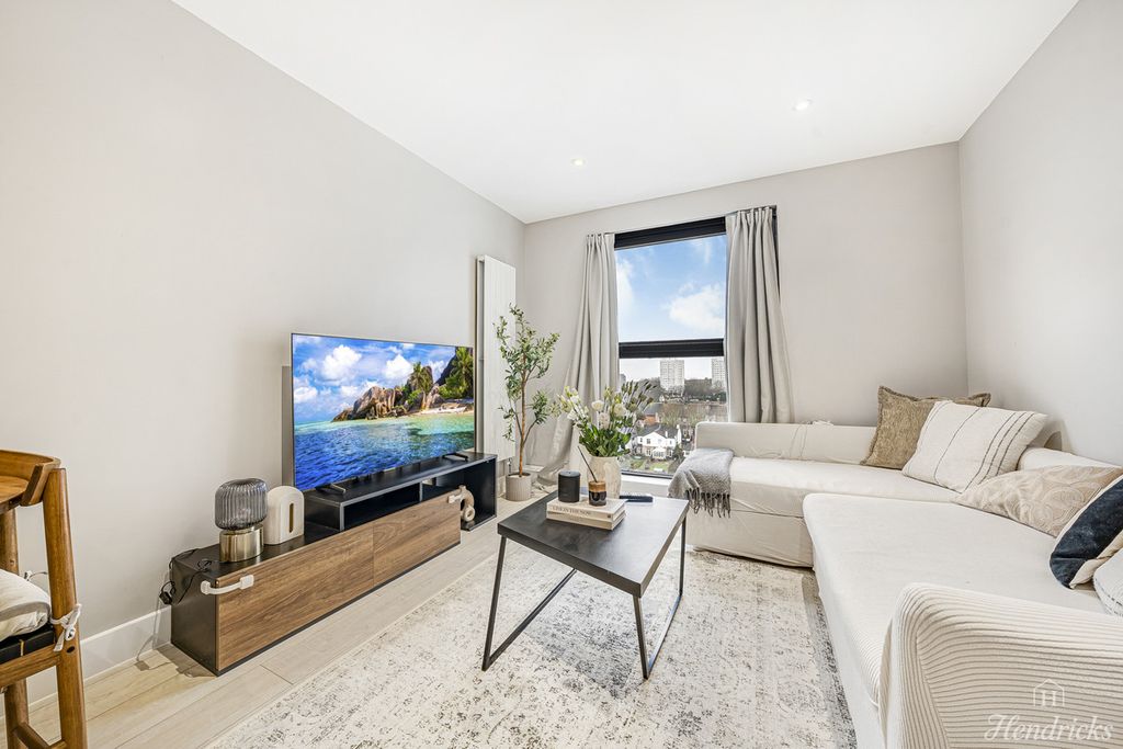 Property photo 2 of 31