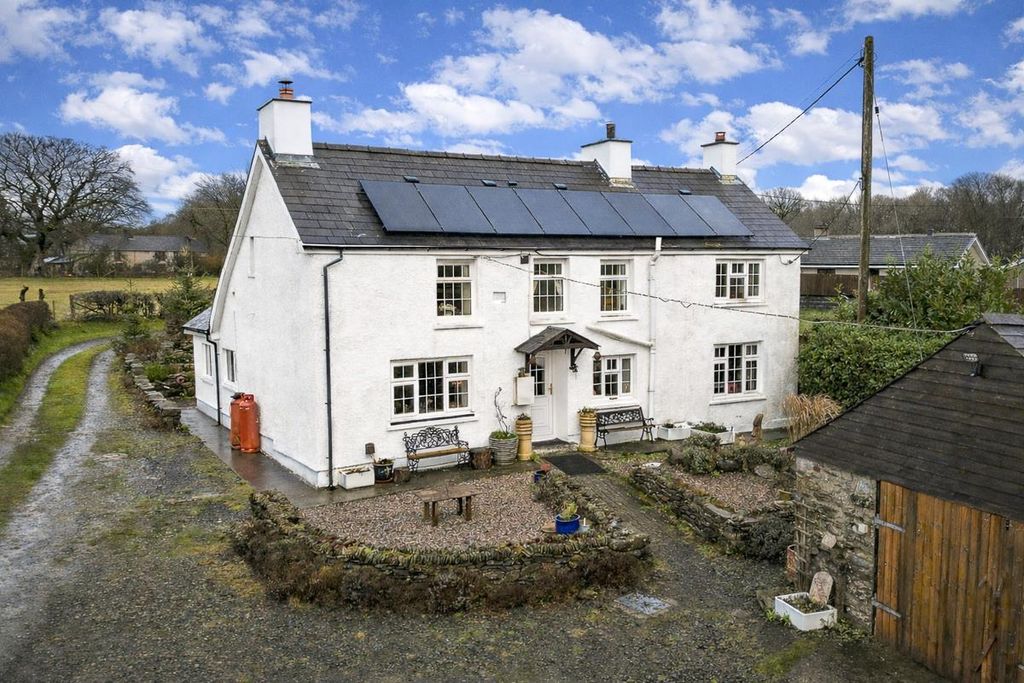 Property photo 1 of 22 18183808-2.Jpg