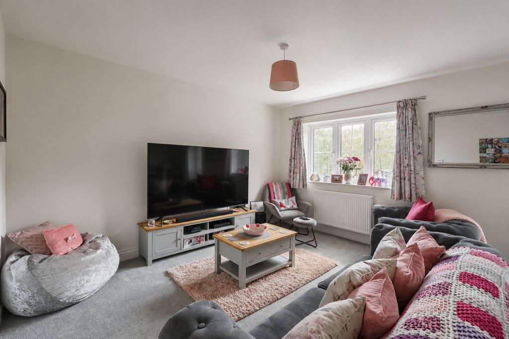 Property photo 3 of 16 60097771-3Ca6-46E6-B54A-0Aa24C291Bdf