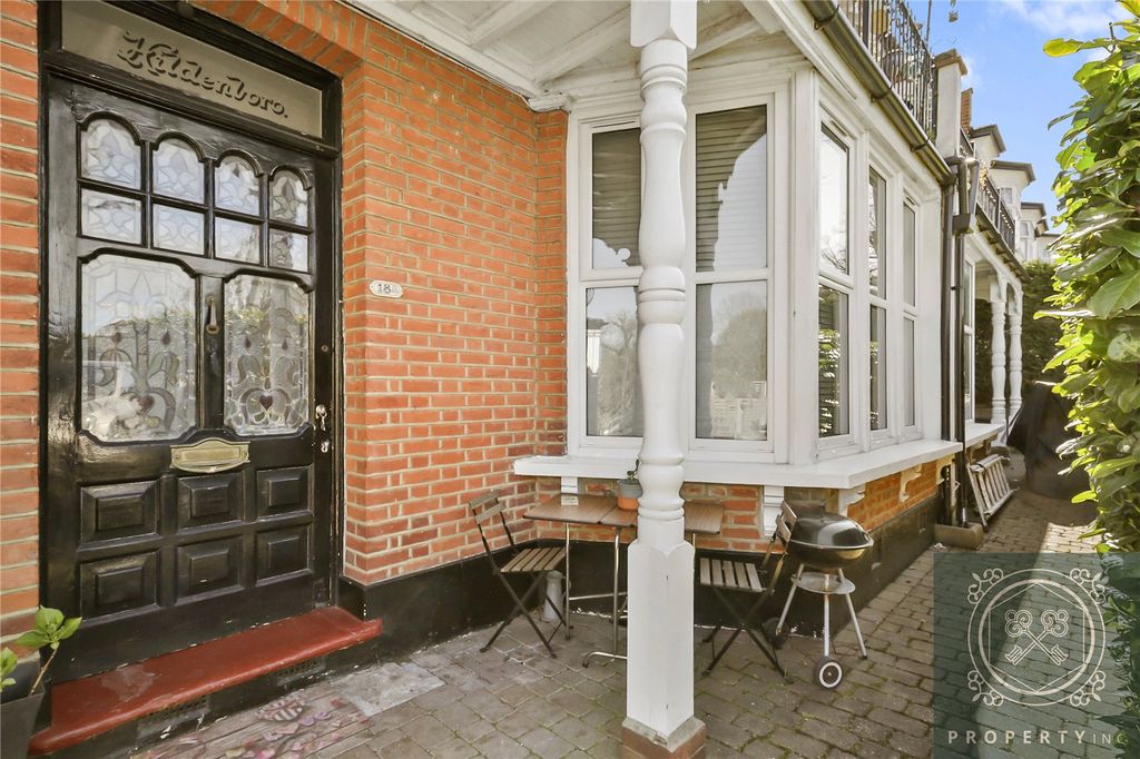 Property photo 3 of 10 External