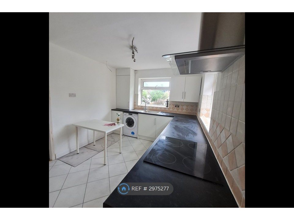 Property photo 2 of 14 Kitchen New