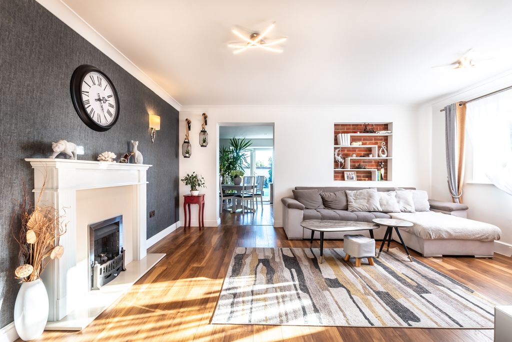 Property photo 3 of 24