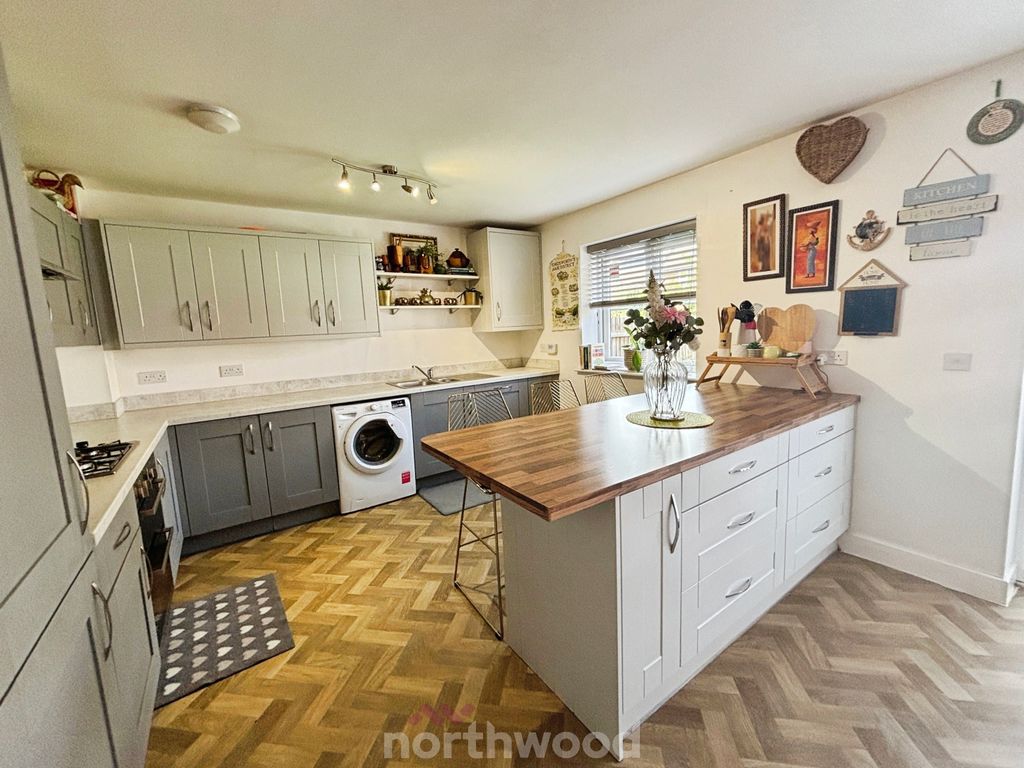 Property photo 3 of 40