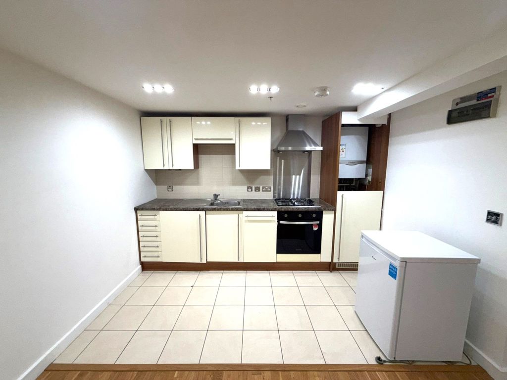 Property photo 3 of 8 Kitchen