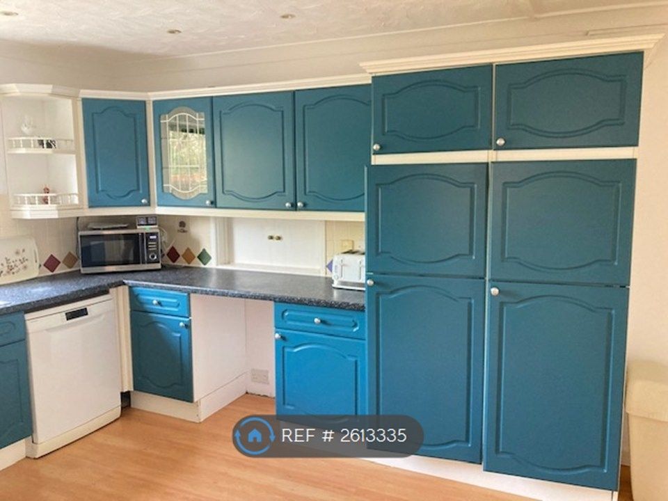 Property photo 3 of 35 Spacious Kitchen