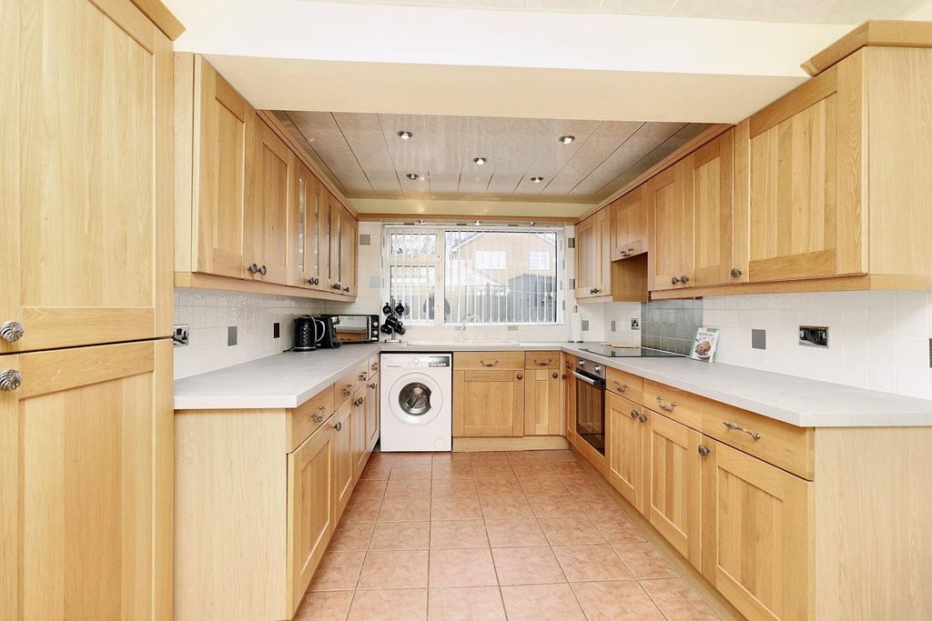 Property photo 2 of 24