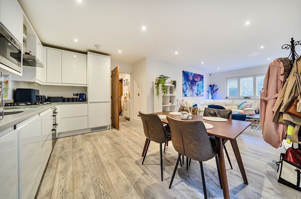 Property photo 3 of 14 1429037-9-69c2c26...