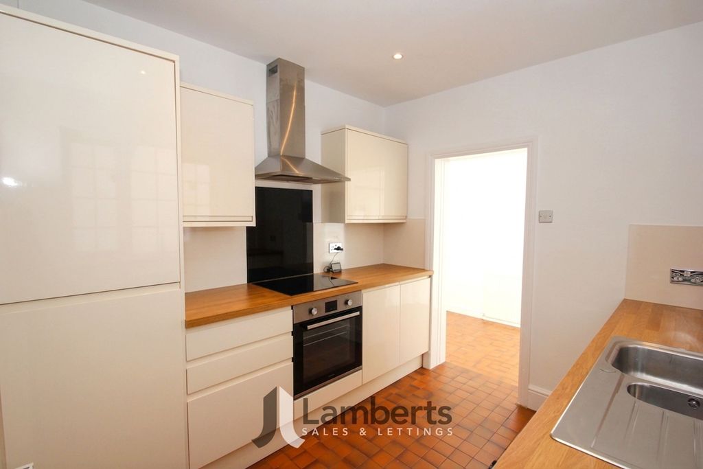 Property photo 3 of 19 Kitchen