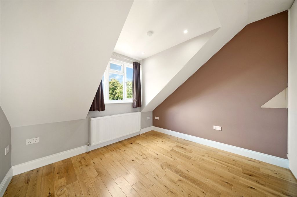 Property photo 3 of 28 Picture No. 06